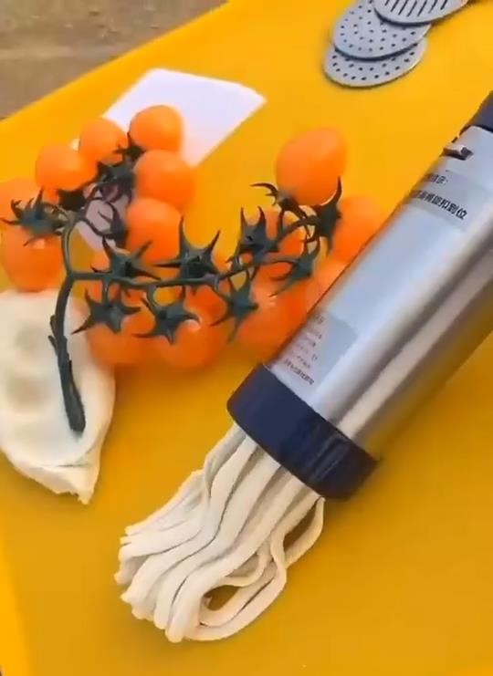 ماكينة المعكرونة الكهربائية المحمولة