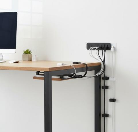 مشابك الكابلات ذاتية اللصق