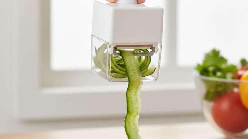 قشارة خضروات مع صندوق للقشور